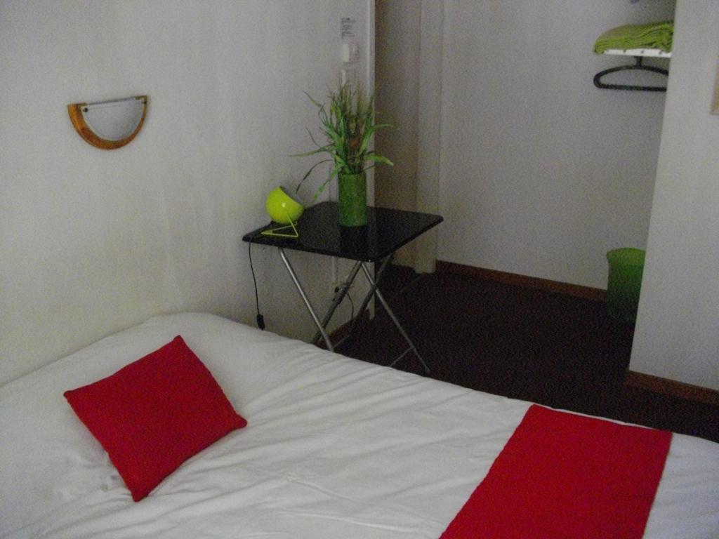 Hôtel Central Carcassonne Kamer foto